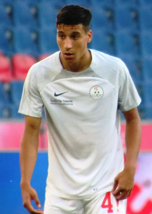 Адам Дагим