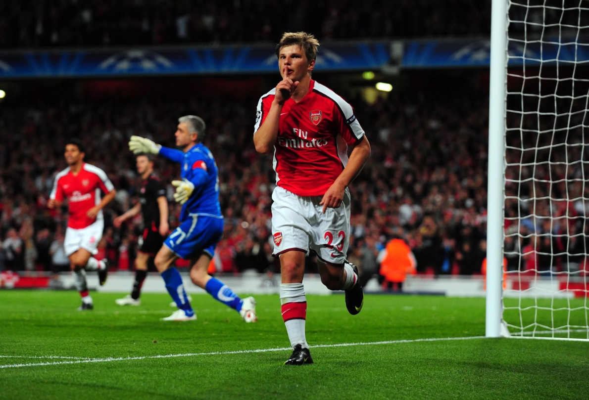 Андрей Аршавин празднует гол за "Арсенал" в матче Лиги чемпионов