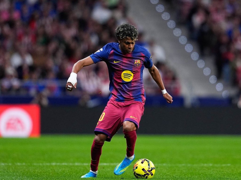 Почему Ямаль странно повёл себя в концовке матча «Атлетико» — «Барселона»: причины и реакция Флика