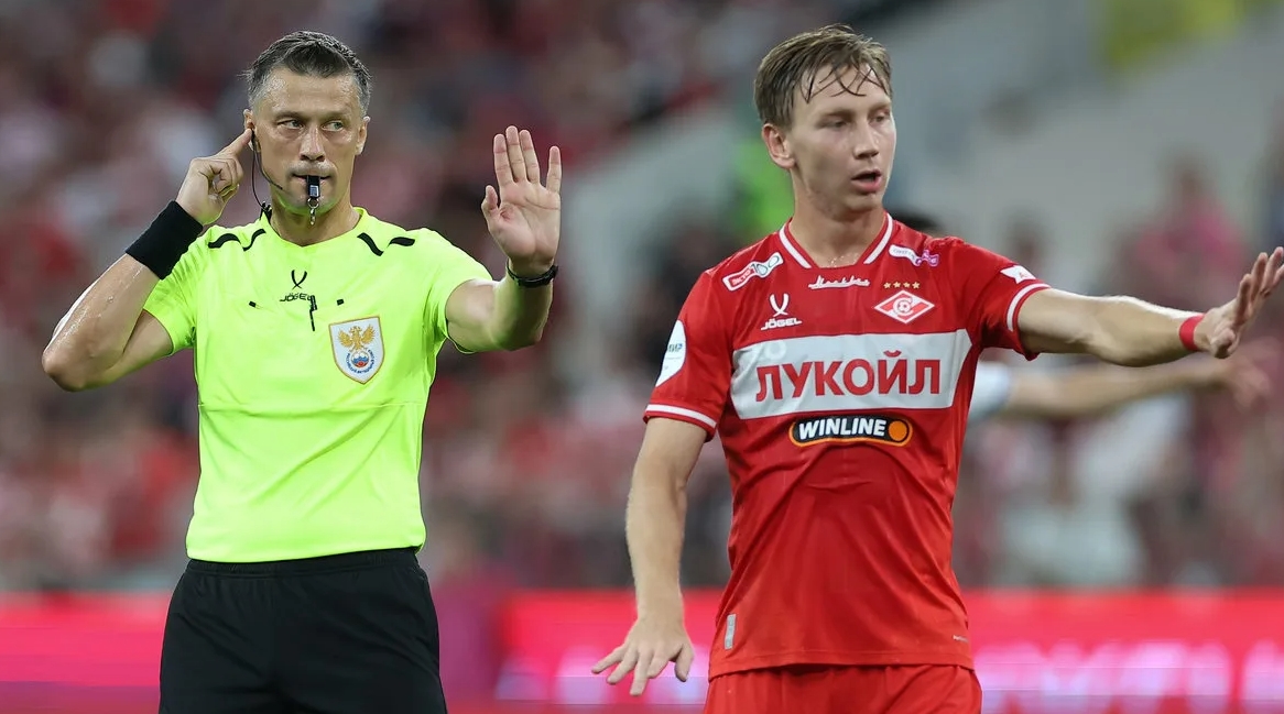 Решение судьи во время футбольного матча, когда игрок красной команды жестикулирует в знак несогласия